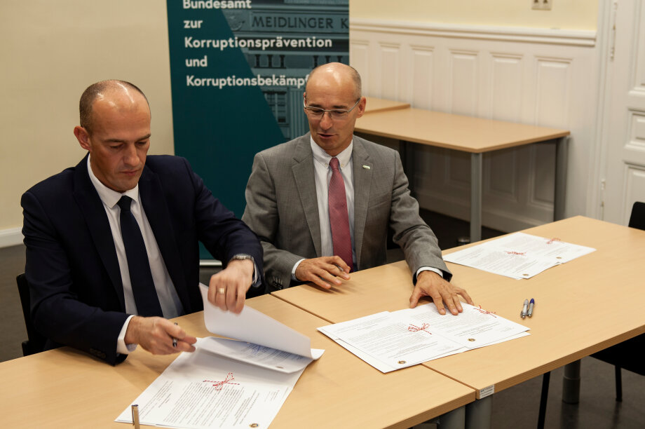 STT pasirašė memorandumą su Austrijos Federaliniu kovos su korupcija biuru