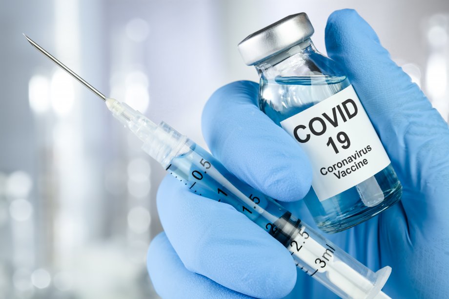 Pareikšti įtarimai dėl bandymo papirkti medicinos darbuotoją siekiant įrašymo į pasiskiepijusių...